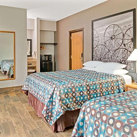 Super 8 By Wyndham Walnut Otel Dış mekan fotoğraf