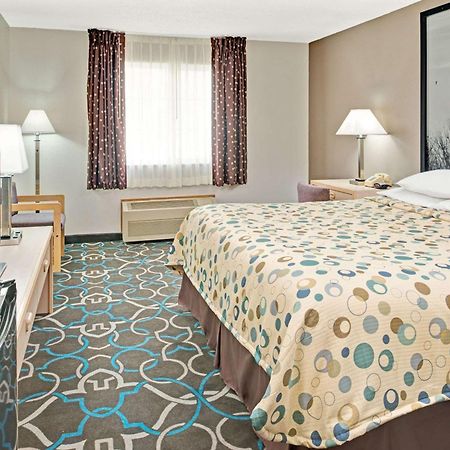 Super 8 By Wyndham Walnut Otel Dış mekan fotoğraf