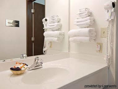 Super 8 By Wyndham Walnut Otel Dış mekan fotoğraf