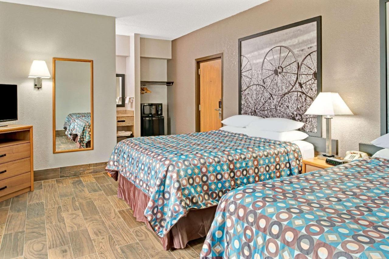 Super 8 By Wyndham Walnut Otel Dış mekan fotoğraf